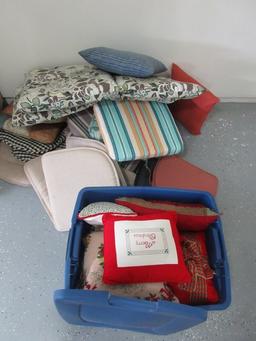 Lot Misc Chair Cushions, Decorative Christmas Pillows