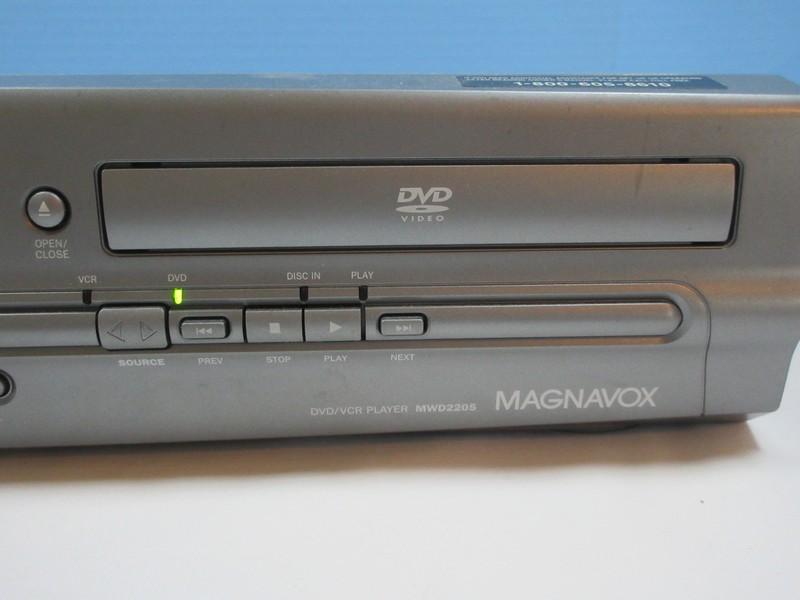 Magnavox DVD/VCR 19 Micron Head One Touch, Powers and Ejects- No Remote