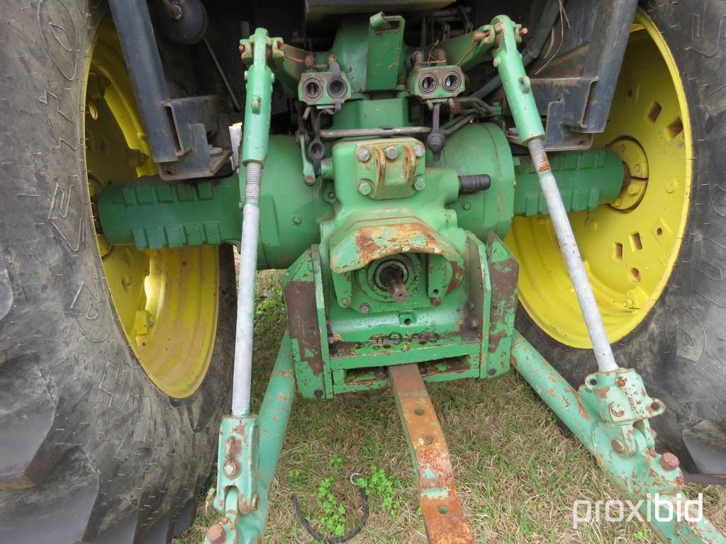 John Deere 2940 tractor