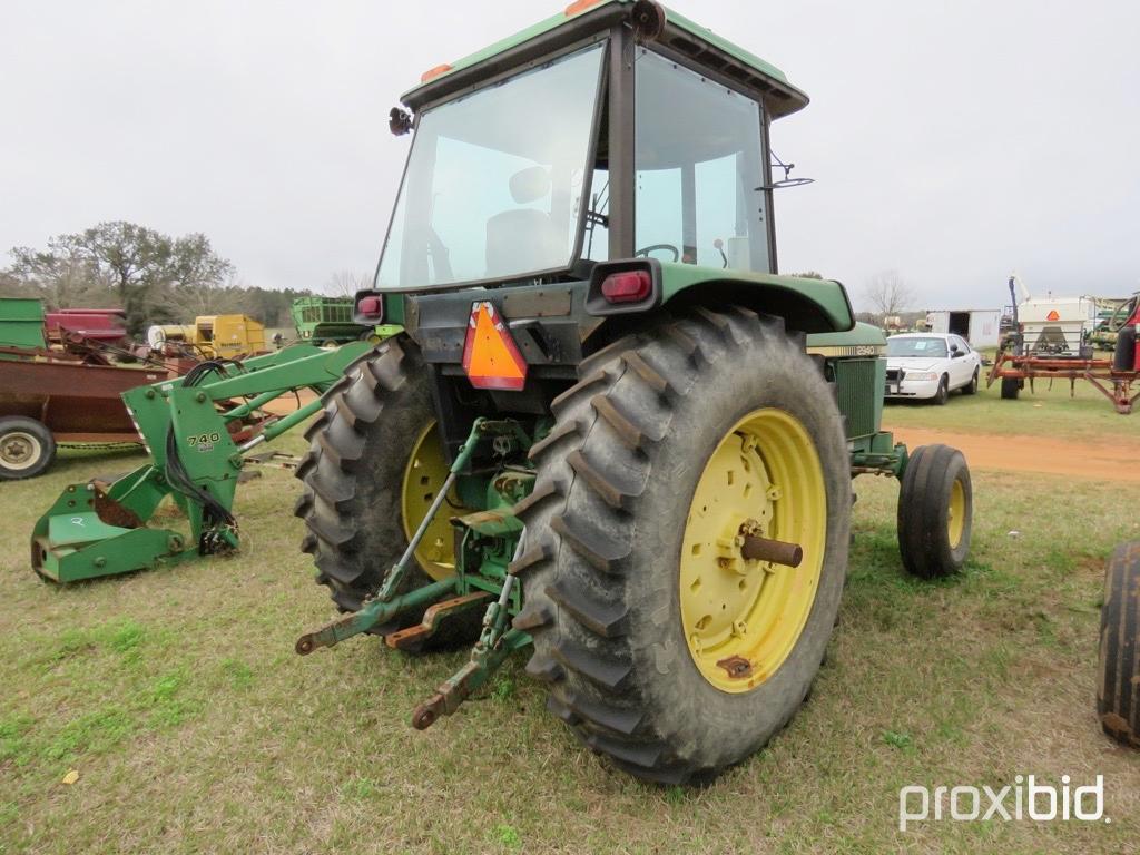 John Deere 2940 tractor