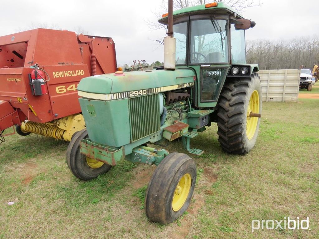 John Deere 2940 tractor