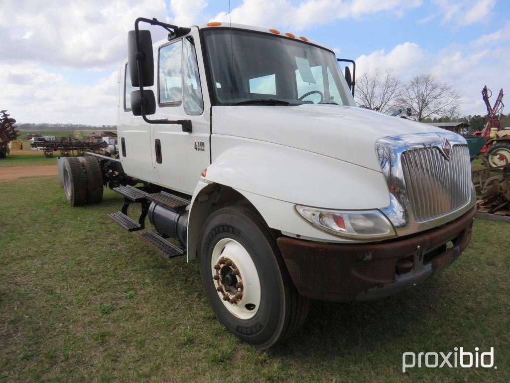 2003 International 4300 truck (county owned)