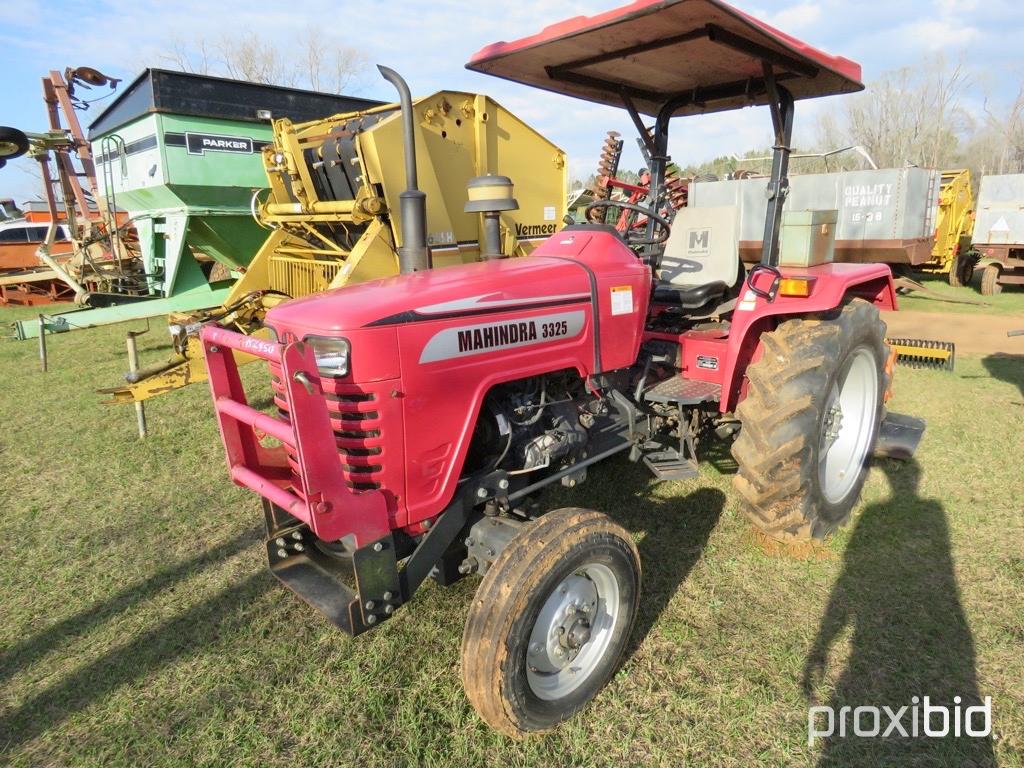 Mahindra 3324 tractor