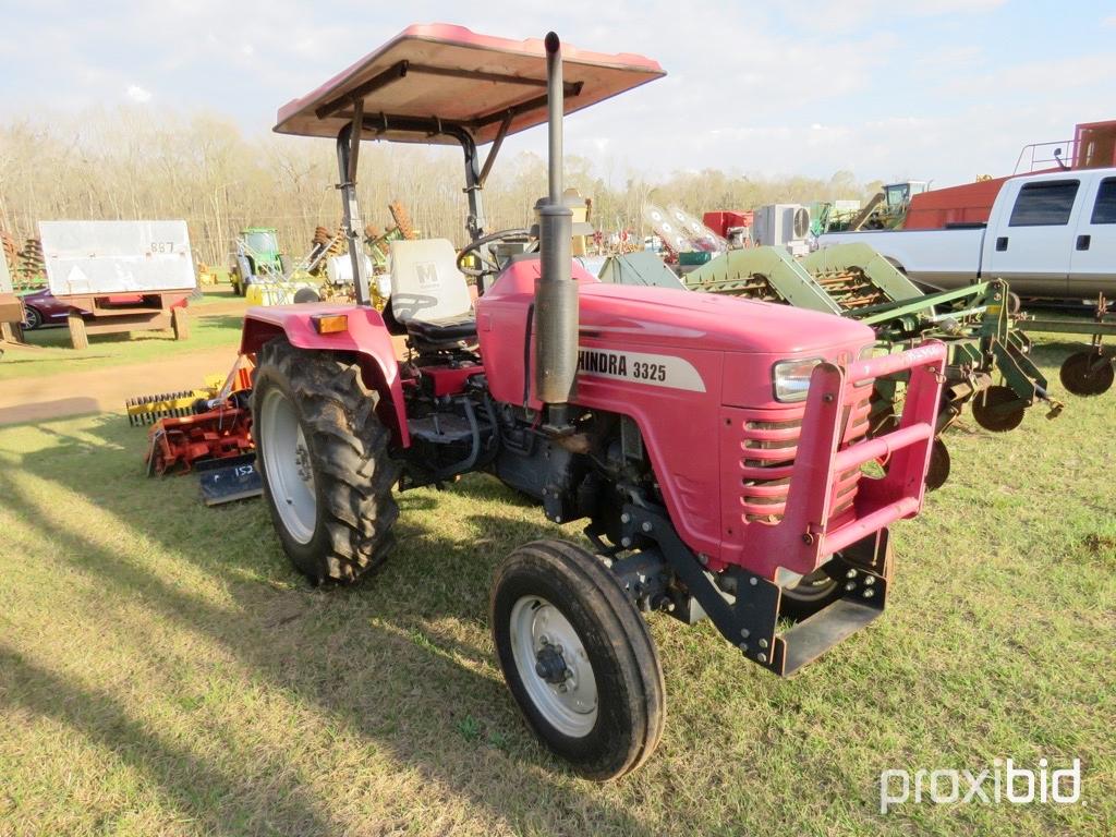 Mahindra 3324 tractor