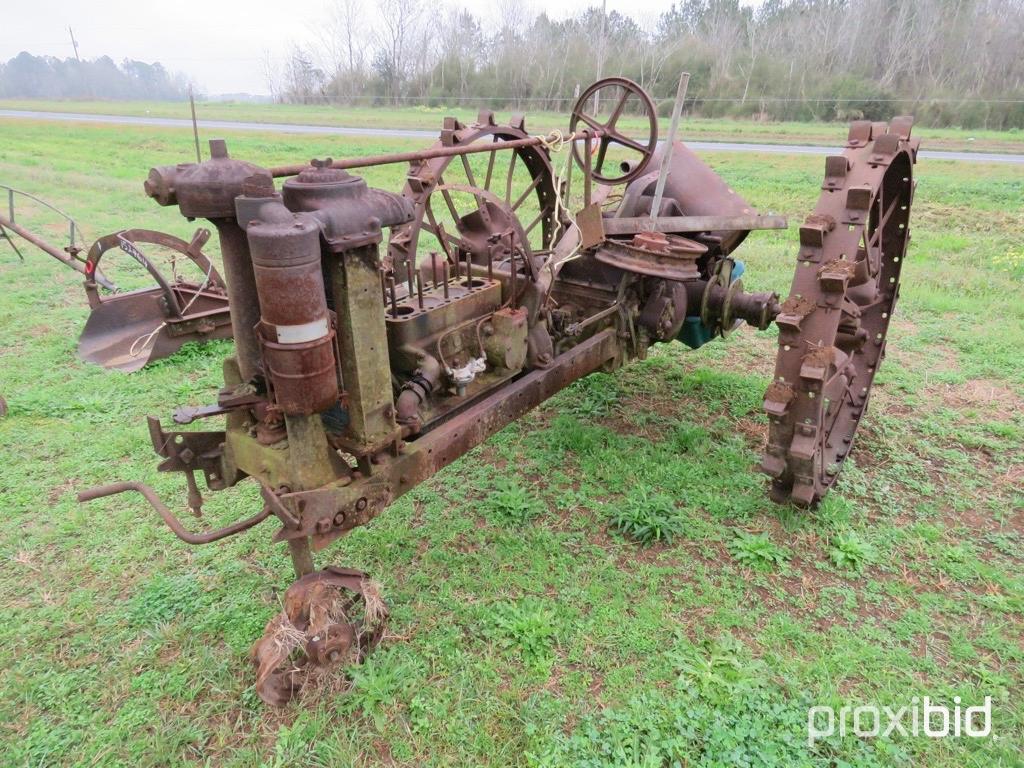 Farmall F12 tractor (AS/IS)