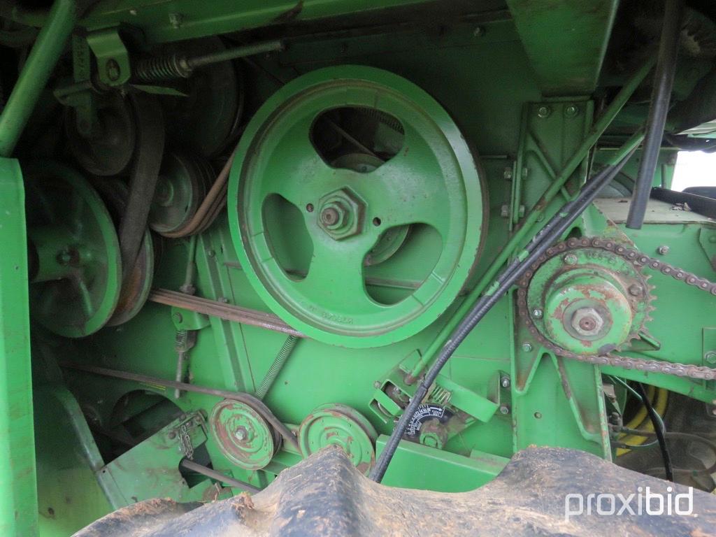 John Deere 3300 combine w/ heads