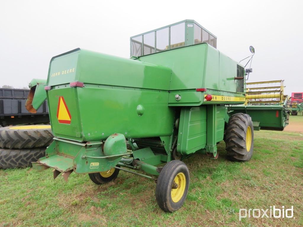 John Deere 3300 combine w/ heads