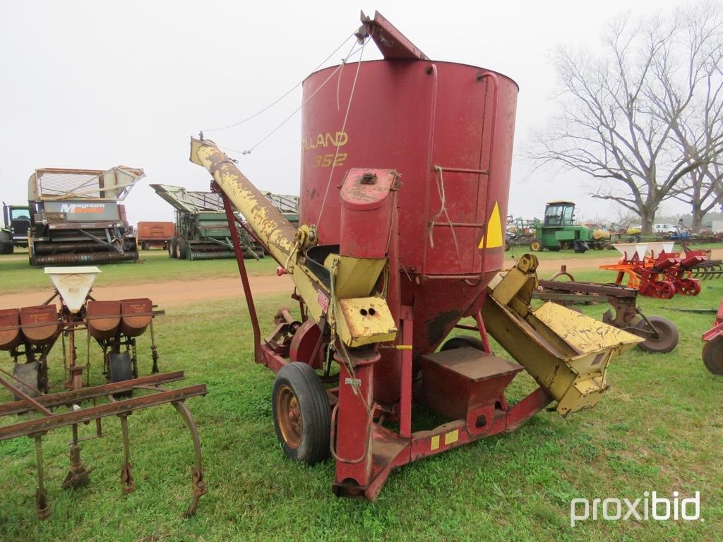 New Holland 352 feedmill