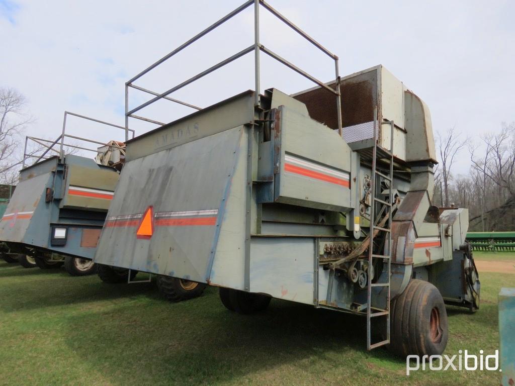 Amadas 9097 4 row peanut combine