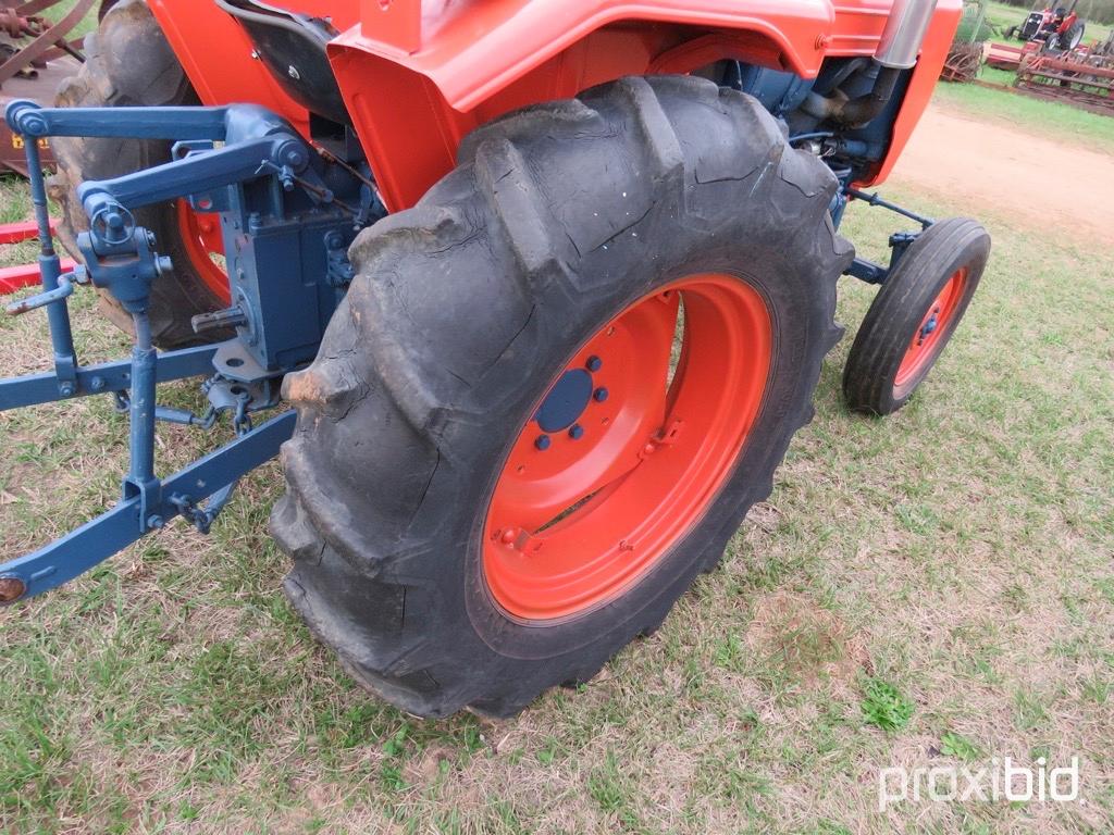 Kubota L200 tractor