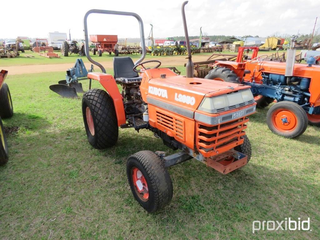 Kubota L2350 tractor