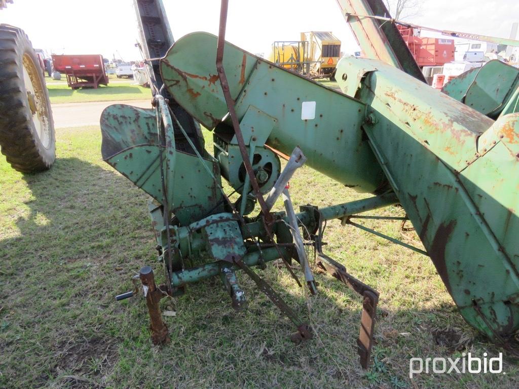 John Deere 120  1 row mounted corn puller