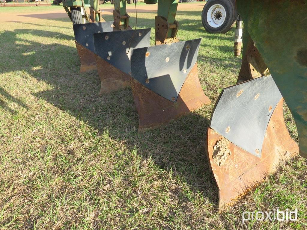 John Deere 3945  4 btm switch plow