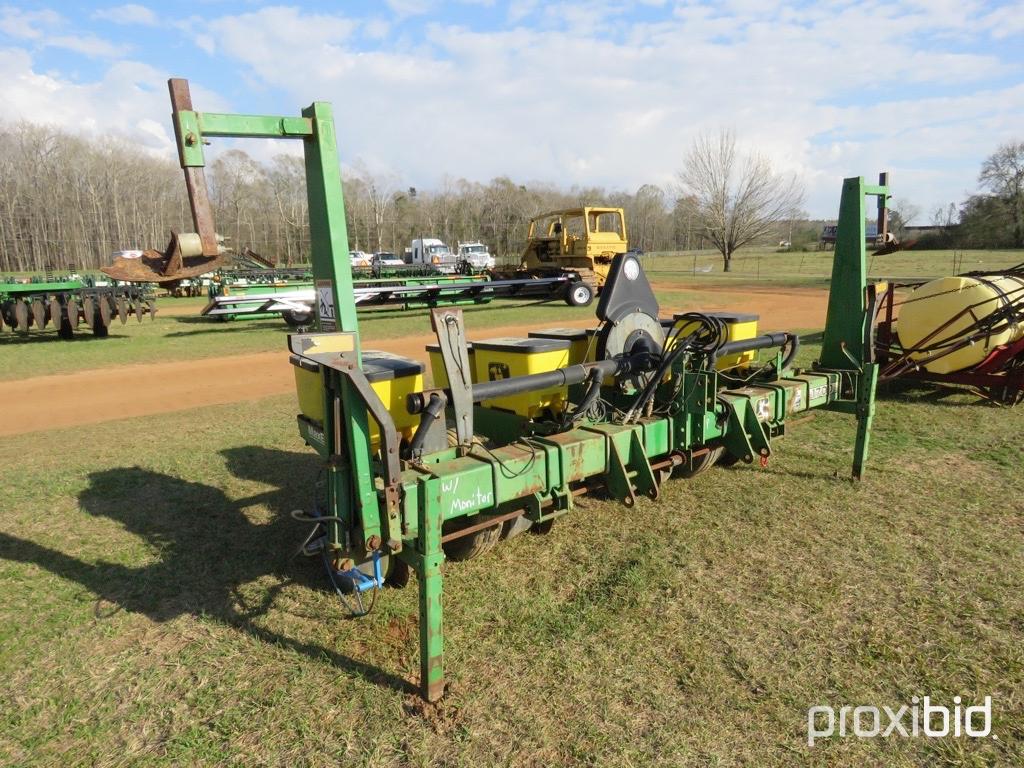 John Deere 1700 planter