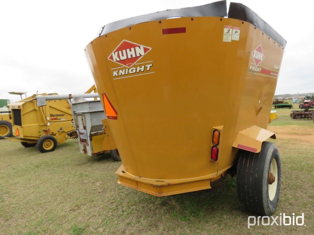 Kuhn Knight 5042 TMR mixer wagon