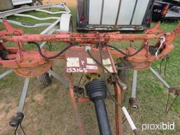 Kuhn GT500 hay tedder