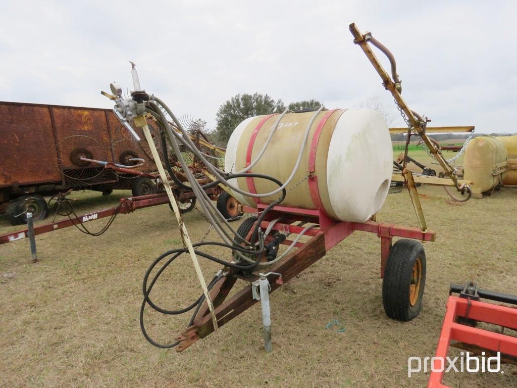 Pull type sprayer w/ hyd pump