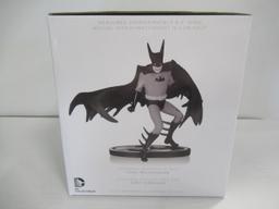 Batman Black and White Statue/Tony Millionaire