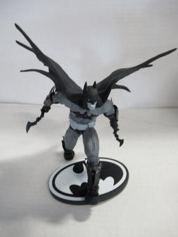 Batman Black and White Statue/D'Anda