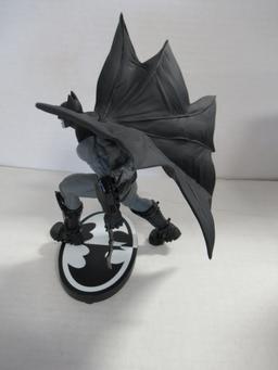 Batman Black and White Statue/D'Anda