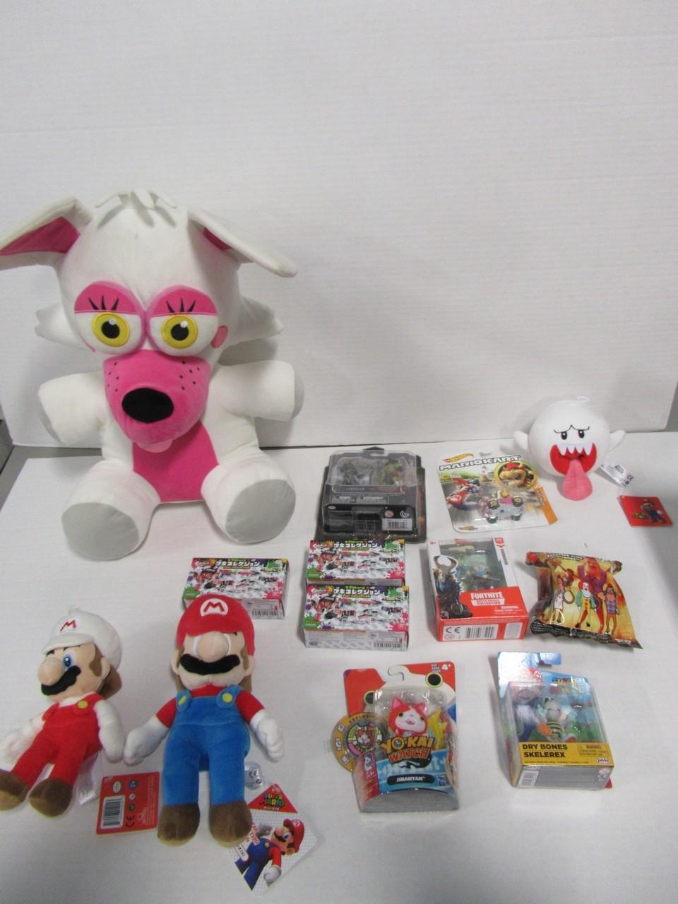 Video Game Related Toy & Plushie Lot