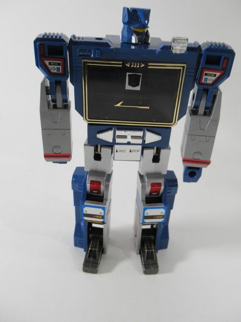 Transformers G1 Soundwave Figure