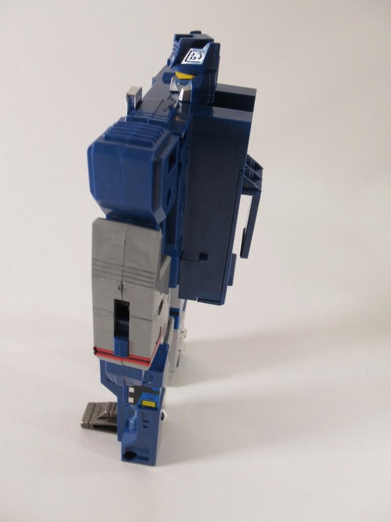 Transformers G1 Soundwave Figure