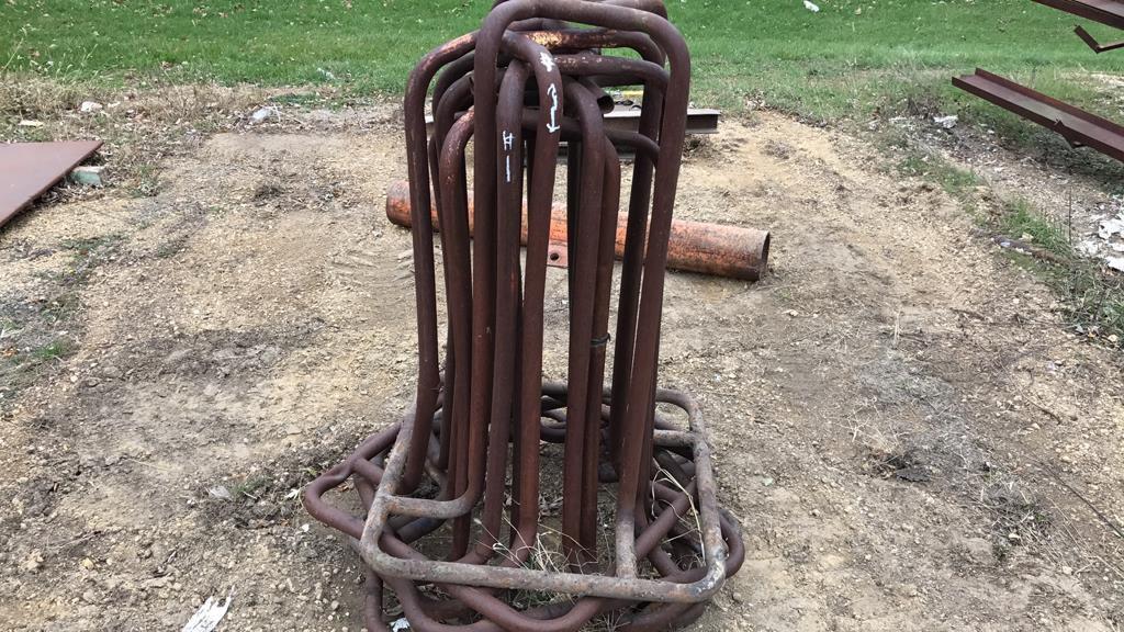 Corrugated sewer pipe stands