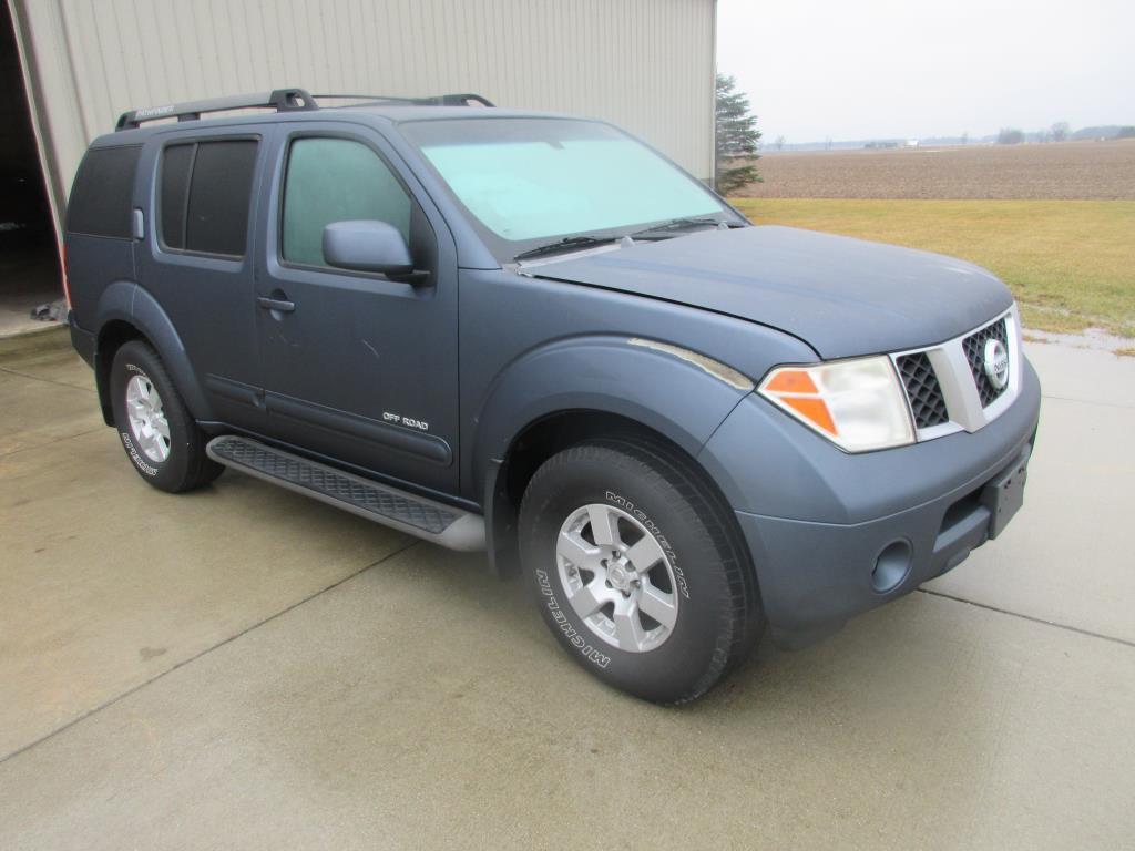 2005 Nissan Pathfinder SUV,