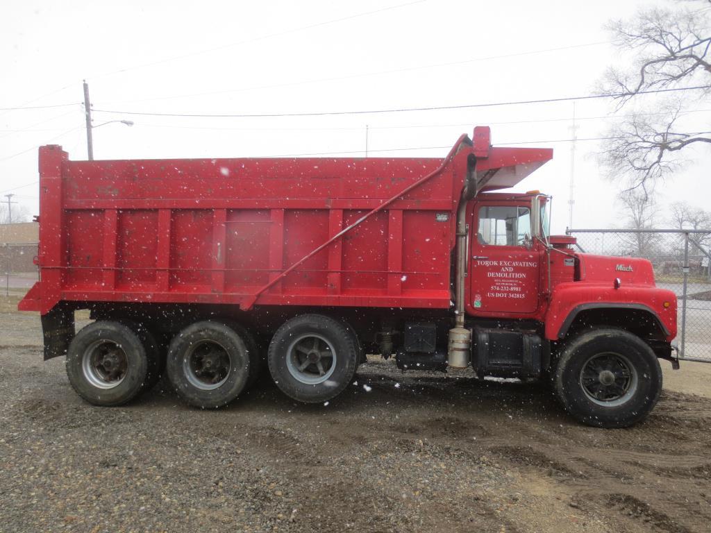 Mack DM600K Dump Truck,