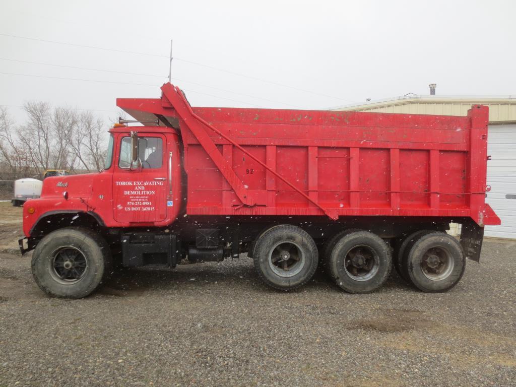 Mack DM600K Dump Truck,