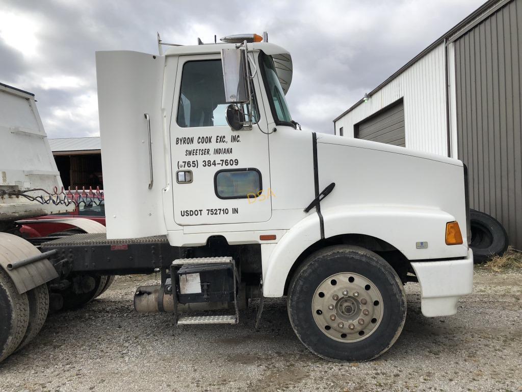 1993 White Trend Aero WCA Truck Tractor,