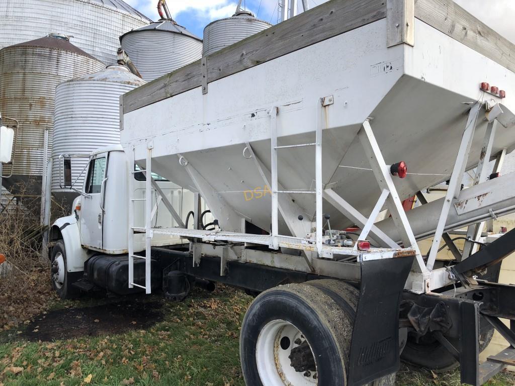 1990 International 4900 Tender Hauler,