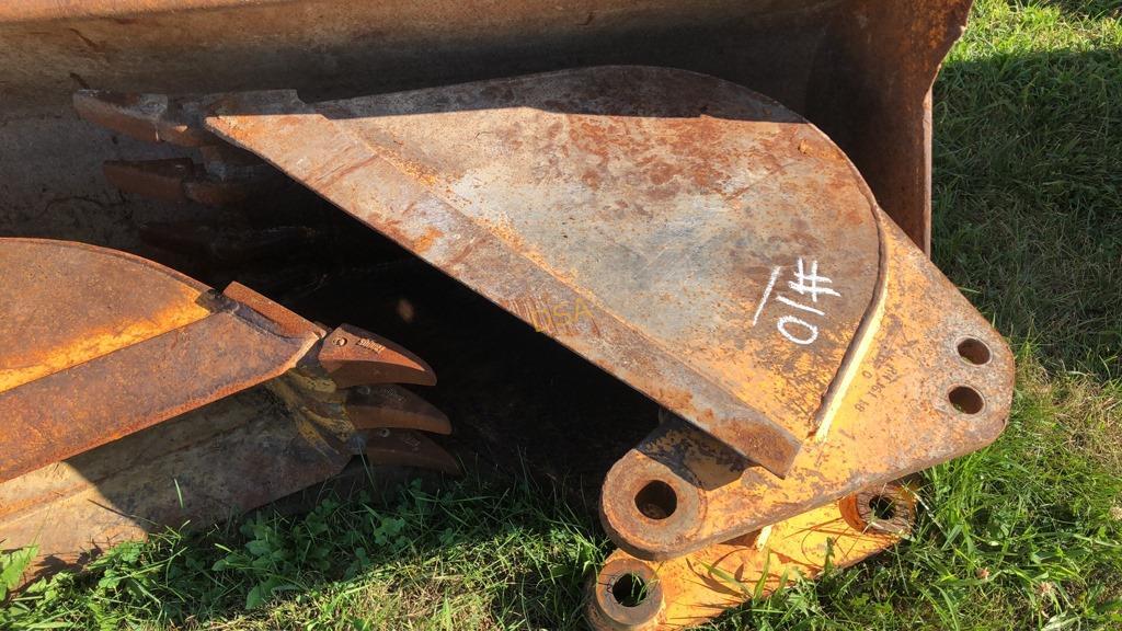 18” Backhoe Bucket, fits Deere