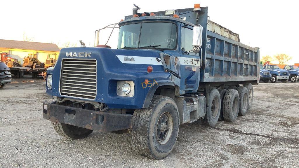 1992 Mack DM690S, Dump Truck, VIN