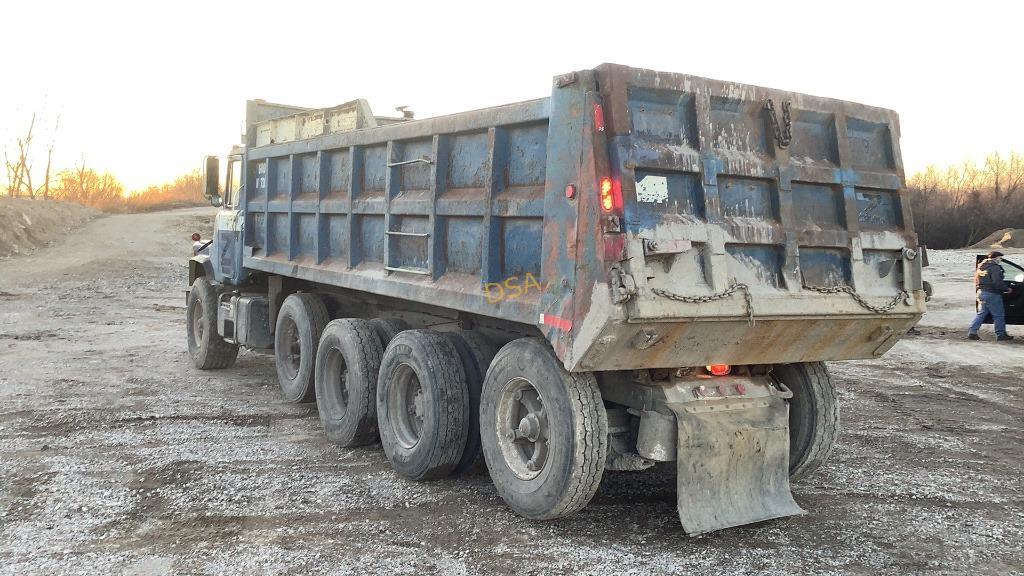 1992 Mack DM690S, Dump Truck, VIN