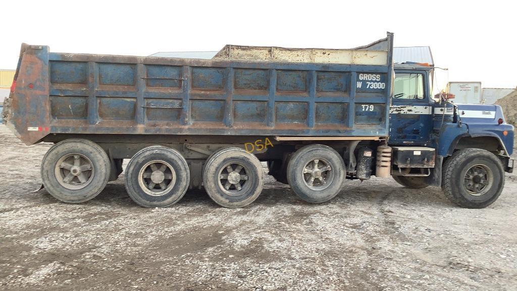 1992 Mack DM690S, Dump Truck, VIN