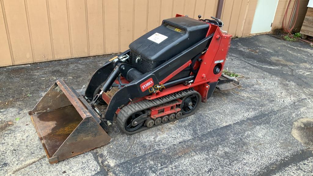 Toro Dingo TX525 Walk Behind Skid Loader,