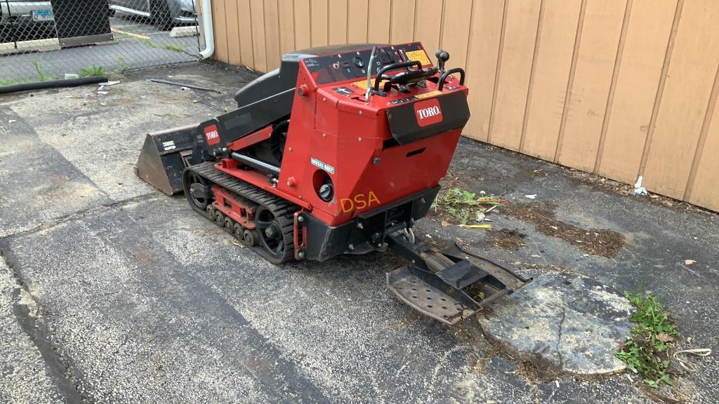 Toro Dingo TX525 Walk Behind Skid Loader,