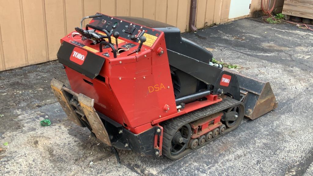 Toro Dingo TX525 Walk Behind Skid Loader,