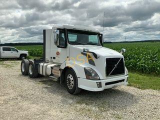 2015 Volvo Day Cab Truck Tractor,