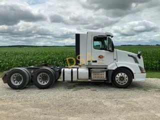 2015 Volvo Day Cab Truck Tractor,