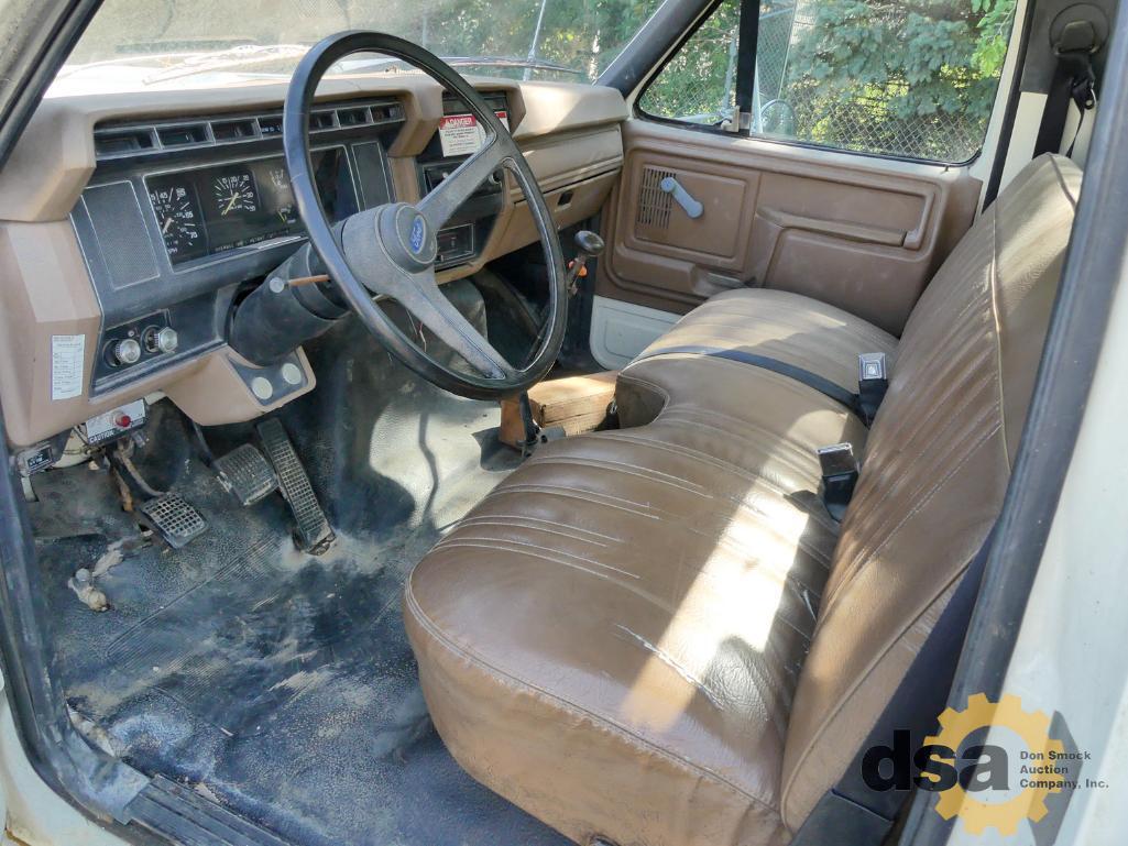 1993 Ford F700 Boom Truck, VIN# 1FDPK74C0PVA35538, 5.9L Cummins Diesel, 5 Speed Transmission, Nation