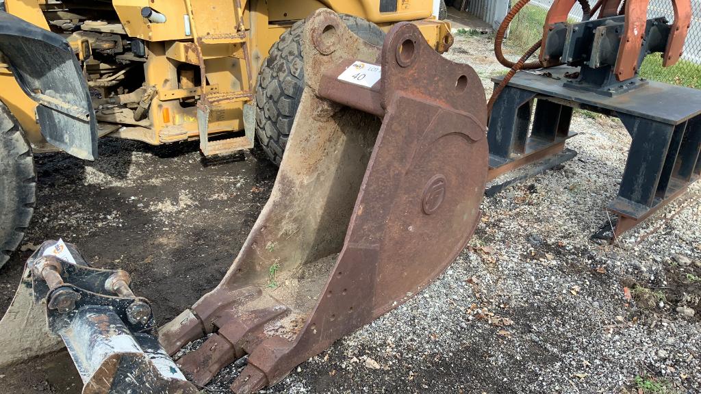 CF 26" Bucket With Teeth,