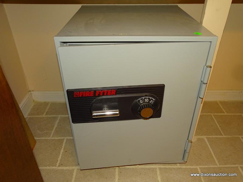 (BATH CLOSET) FIRE FYTER SAFE WITH NO COMBINATION: 16"x18"x20"