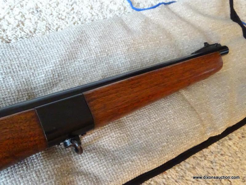 MOSSBERG & SONS .22 TARGET RIFLE. SERIAL NO. 25828. HAS CASE