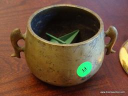 (DR) BRASS PINEAPPLE CANDLE STICK HOLDER, A GOLD BANDED CANDLE STICK HOLDER, A EARLY CHINESE 2