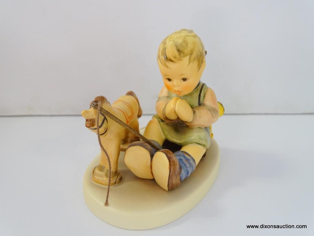 HUMMEL EXCLUSIVE EDITION PLAYFUL BLESSING FIGURINE. HUM 658 # 1061. 3 5/8" TALL. IN THE ORIGINAL