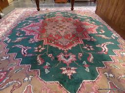 (SEC A) HANDMADE HERIZ RUG IN GREEN AND IVORY: 8' 1"x9' 10". ESTIMATED VALUE $1,500