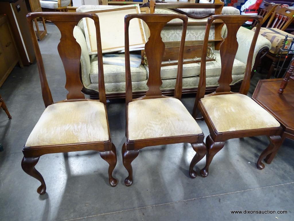 (SEC B) 6 CRAFTIQUE SOLID MAHOGANY QUEEN ANNE DINING CHAIRS. 2 ARMS AND 4 SIDES. IN EXCELLENT